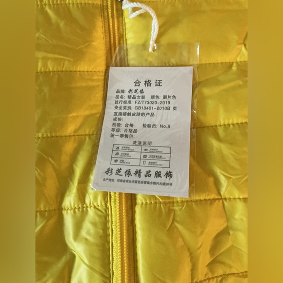 Yellow Hooded Thin Puffer Jacket Juniors Size XL Runs Small NWT - Picture 10 of 12